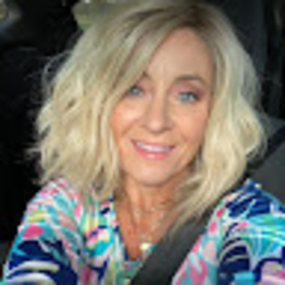 Meet your Posher, Cathy - Picture 1 of 1